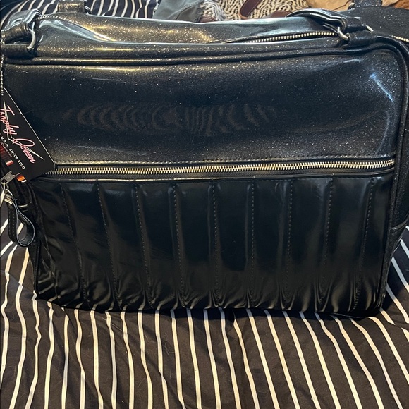 Trophy Queen Weekender a travel bag - Picture 6 of 6